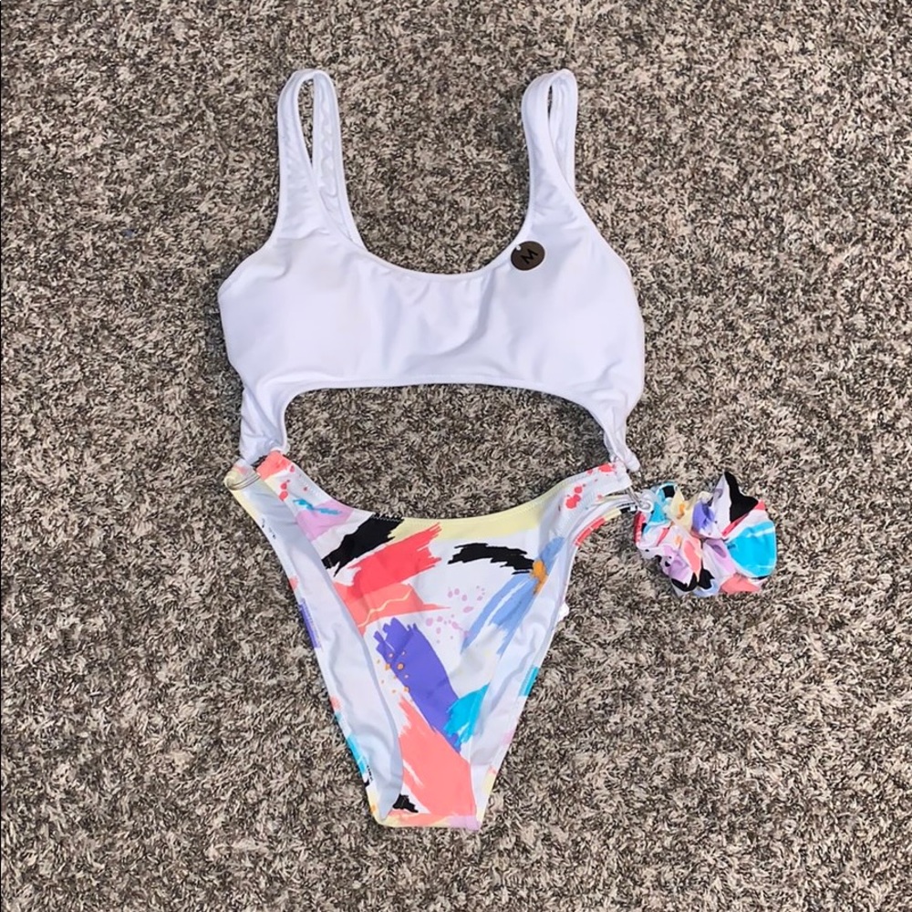 Cut Out One Piece SwimSuit🌸